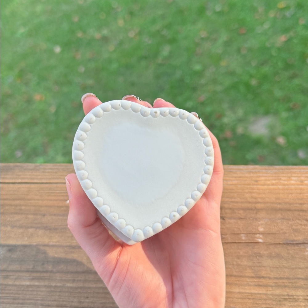 Heart-Shaped Floral Trinket Box - Picture 4 of 7